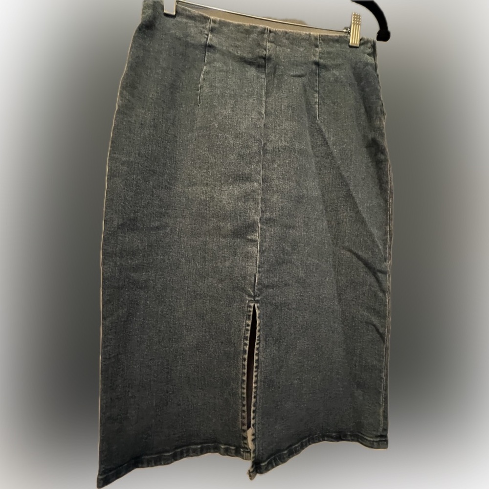 Workshop midi denim pencil skirt. Size 6P. Flat front with front slit.